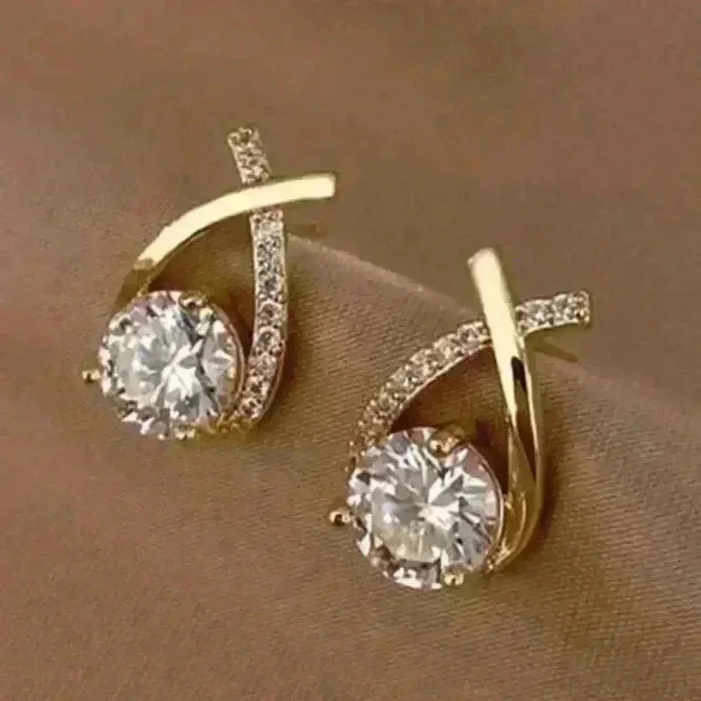Elegant Lab Diamond Stud Earrings With Sparkle Crystals In Gold
